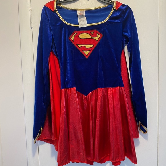 Supergirl costume - Picture 6 of 7